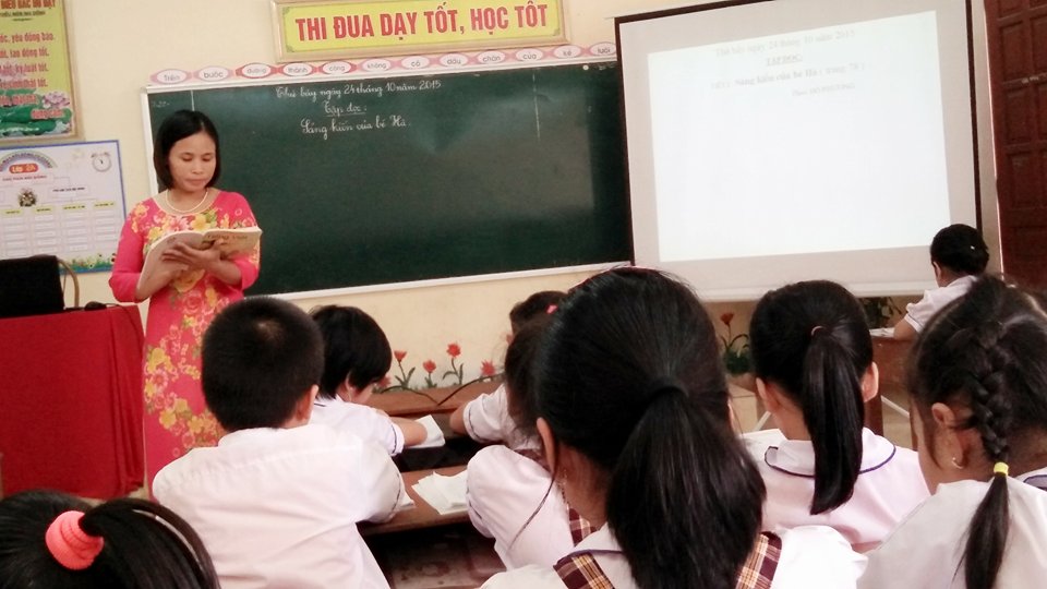 Cô Phạm Thị Thu Hiền với tiết tập đọc " Sáng kiến của bé Hà"